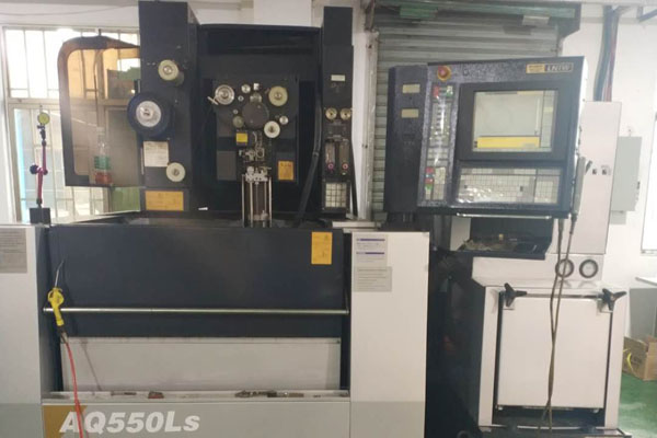 慢走絲切割設(shè)備